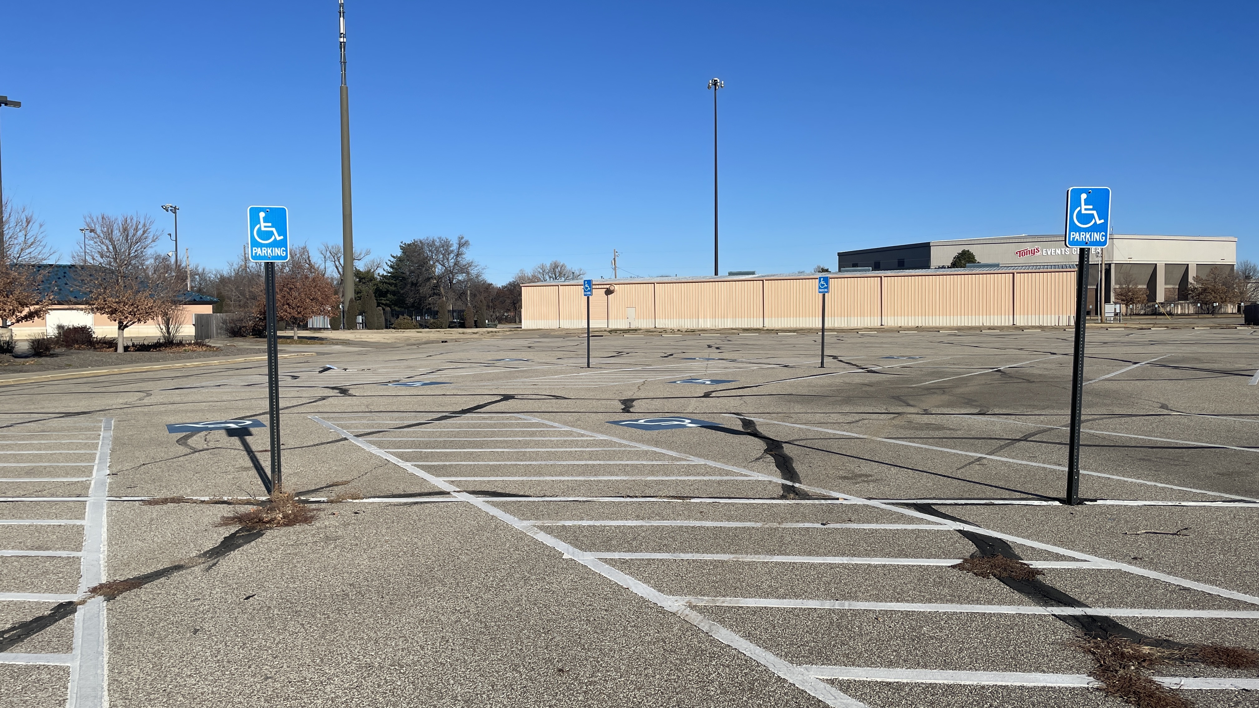 Kenwood%20Cove%20ADA%20Parking.jpg